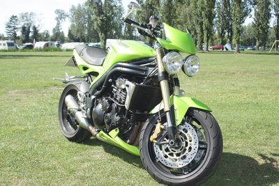 Zero SR/F против Speed Triple: тишина против рыка